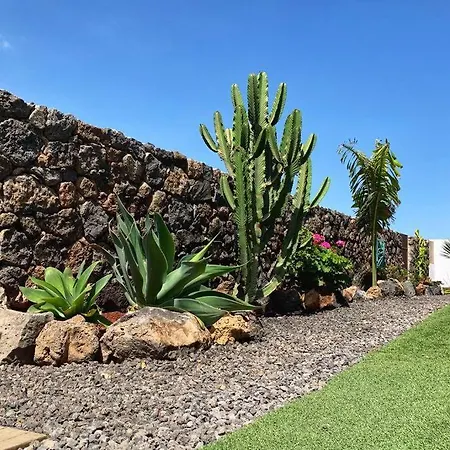 Agua Con Jacuzzi Villa Lajares