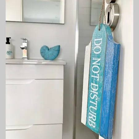 Agua Con Jacuzzi Lajares