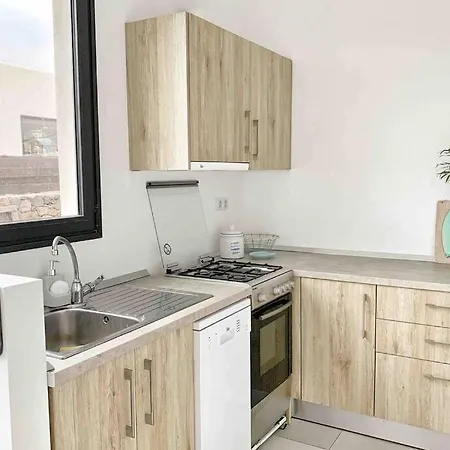 Agua Con Jacuzzi Lajares